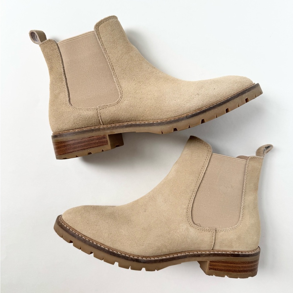 Steve Madden size 8 Beige Suede Ankle Boots
